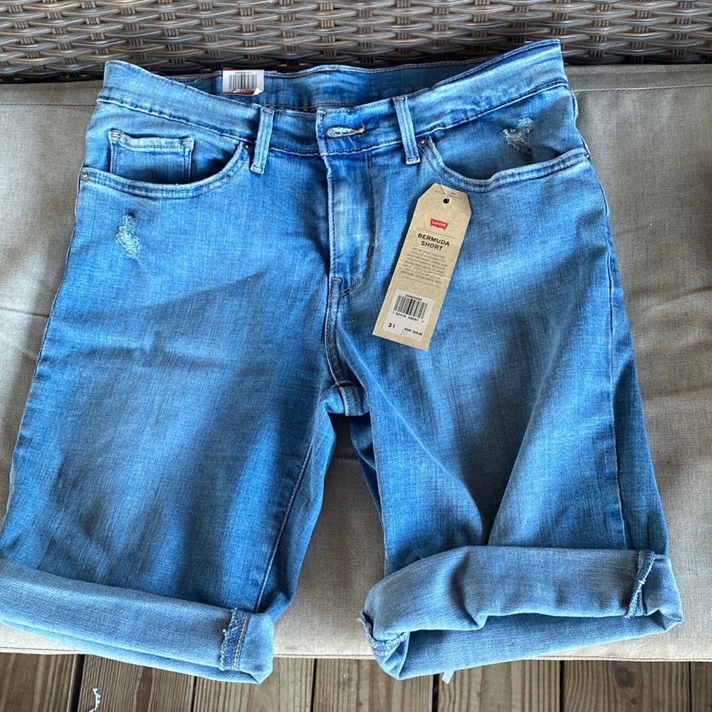 NWT LEVI BERMUDA SHORT